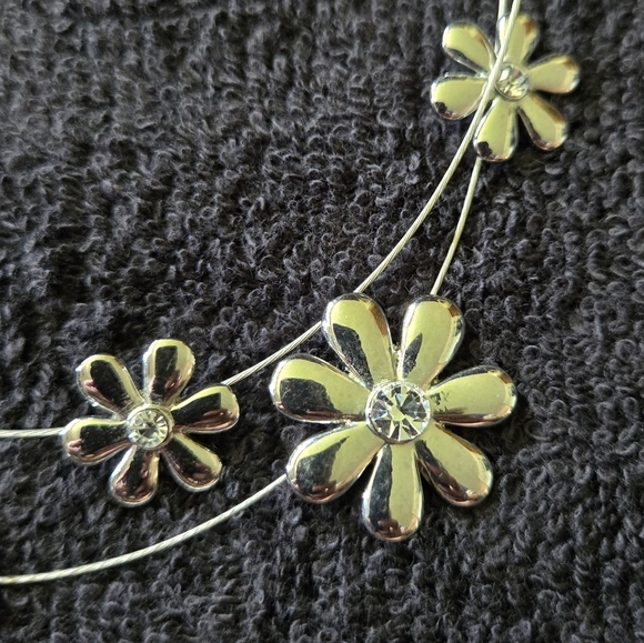 Lia Sophia Silver Tone Flower Petal Statement Choker Necklace - Picture 3 of 7